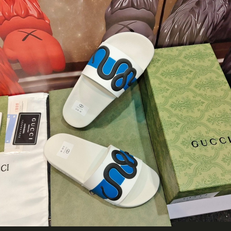 G*u*i slippers